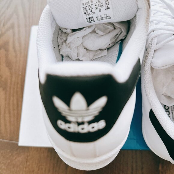 Adidas Superstar Sneakers - Size 4.5 - Picture 5 of 6